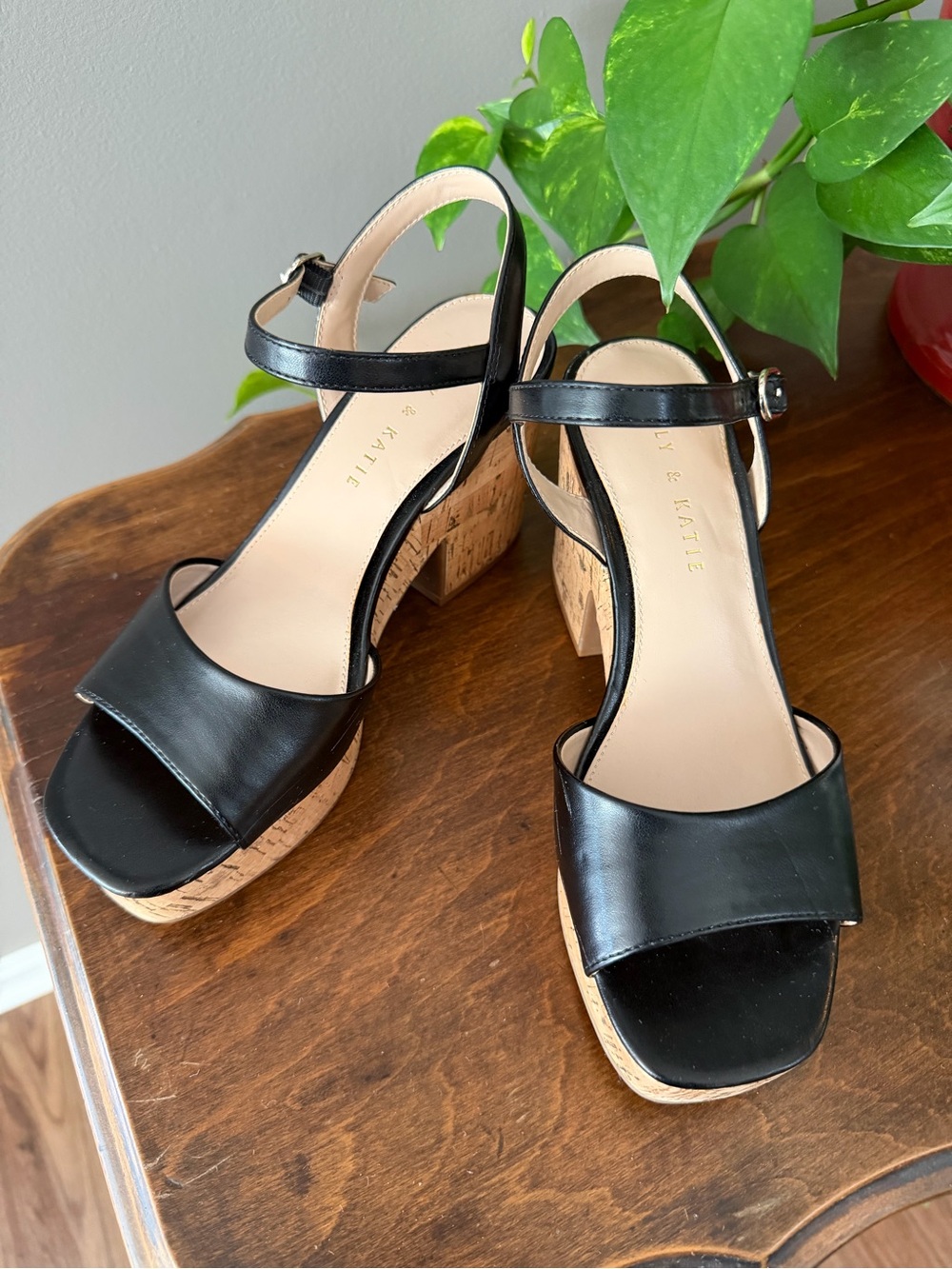 Kelly & Katie Black Leather Platform Sandals. Size 7